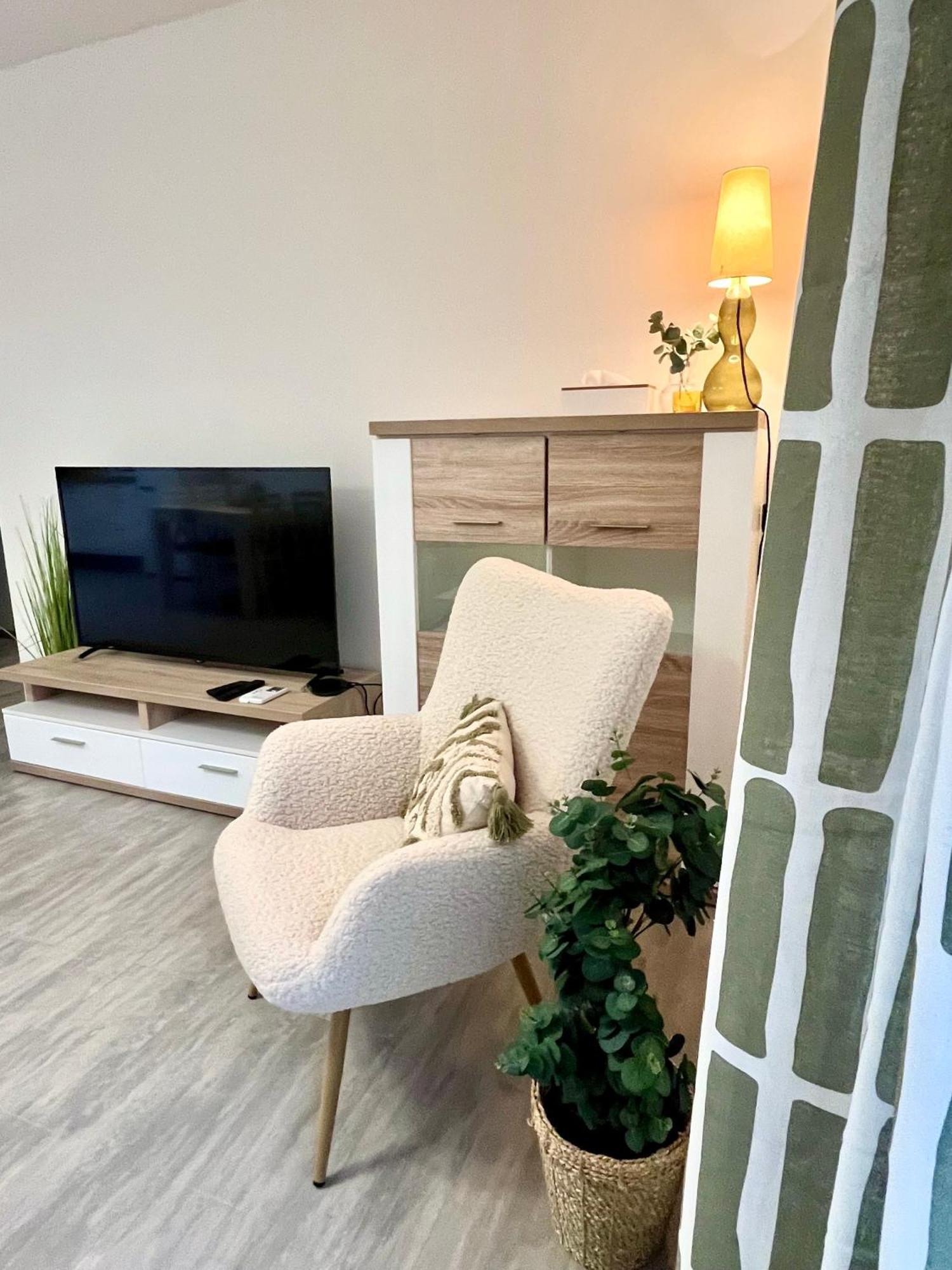The Elite Suite Downtown 2- Bedroom Apt Ac & Garage Parking Pressburg Exterior foto