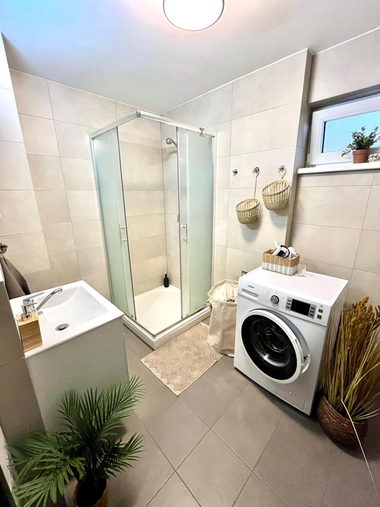 The Elite Suite Downtown 2- Bedroom Apt Ac & Garage Parking Pressburg Exterior foto
