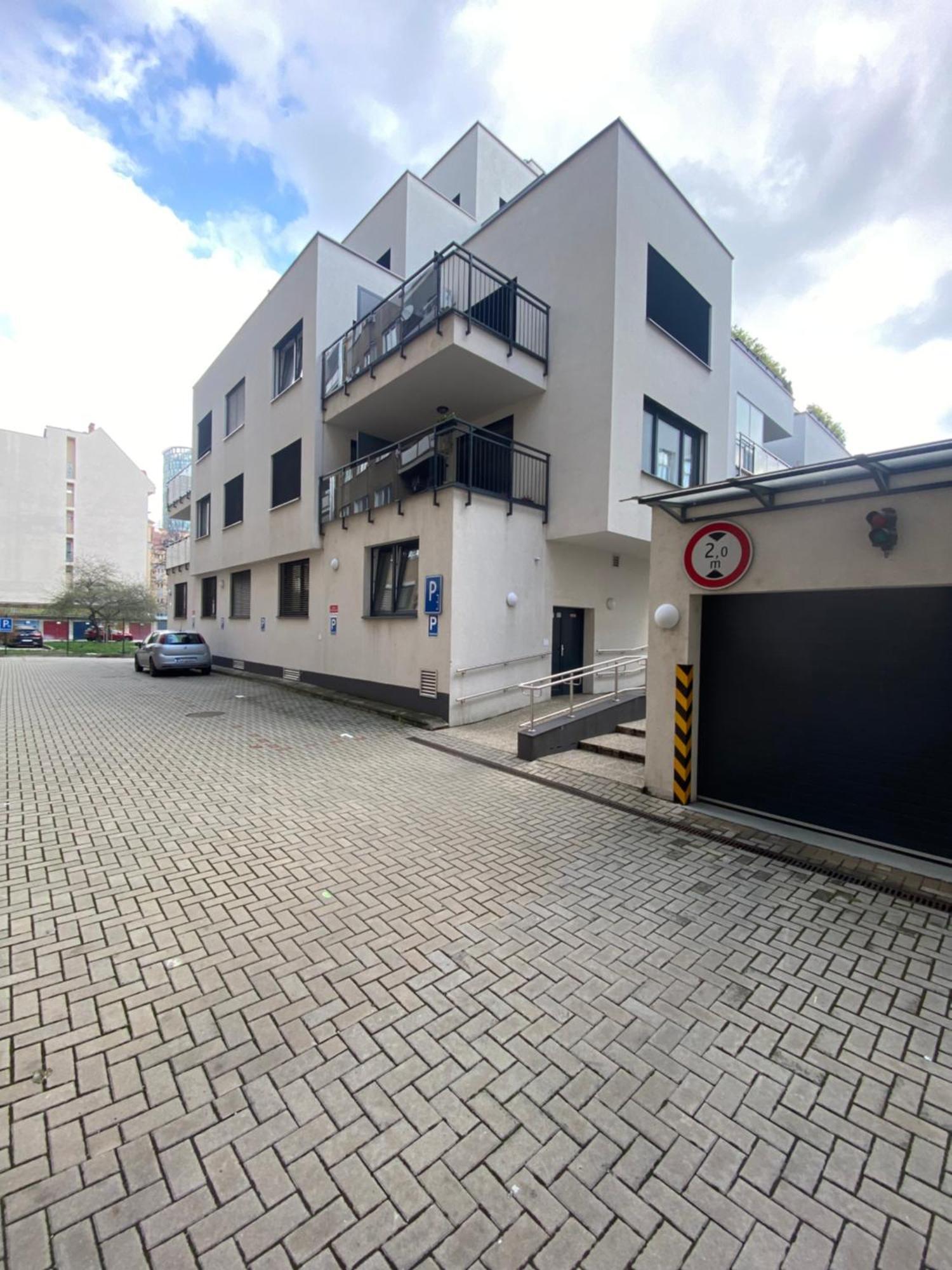 The Elite Suite Downtown 2- Bedroom Apt Ac & Garage Parking Pressburg Exterior foto